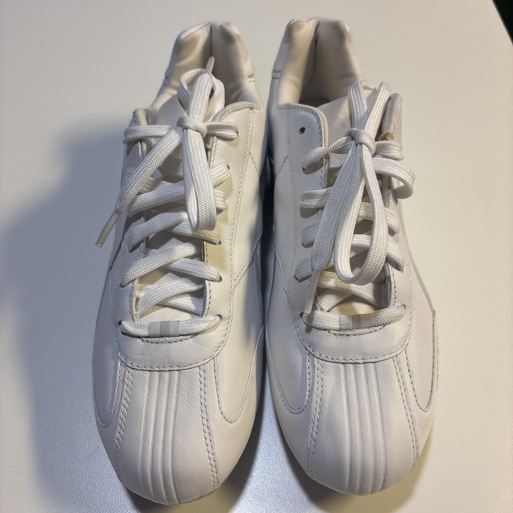 Reebok Walking Tennis Shoes Size 8.5. Excellent condition.